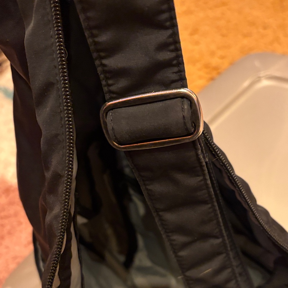 Sleek Black Shoulder Bag - Picture 9 of 9